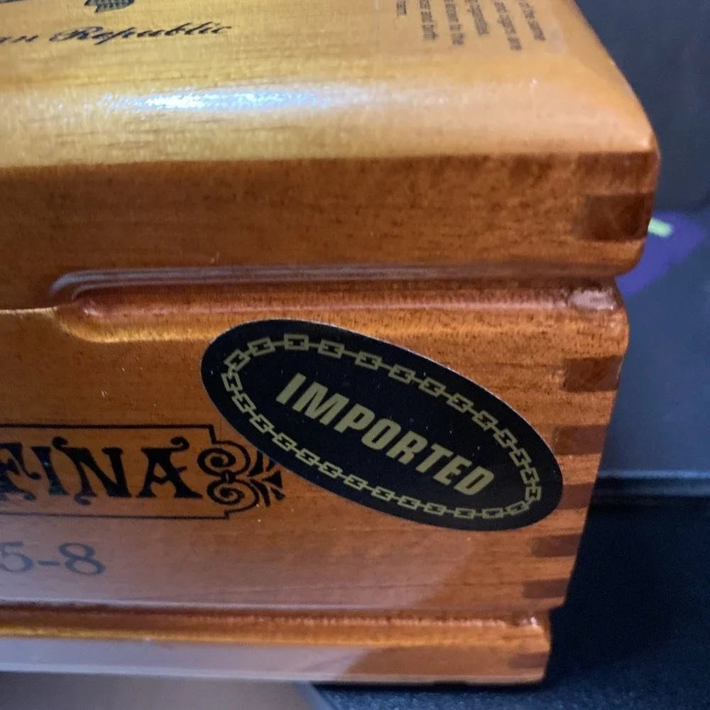 Gorgeous FLOR FINA 8-5-8 (CLARO) EMPTY WOOD CIGAR BOX - DOVE TAIL Nice A2